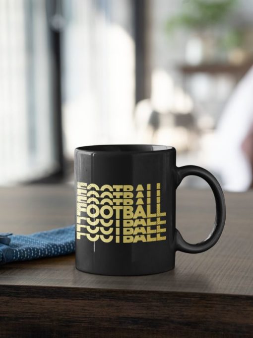 Futbalový hrnček Football - na stole