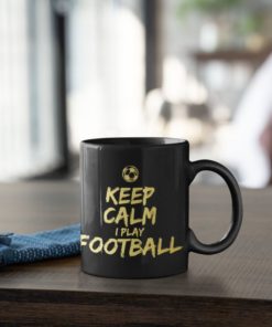 Hrnek Keep Calm Play Football - na stole