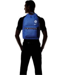 Sportovní batoh Chelsea modrý na zádech